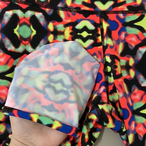 BLUENOTES capris multicolour activewear legging ⭐️ gently used ⭐️ - Picture 8 of 8